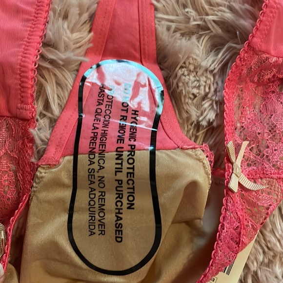 Two Elle MacPherson Intimates Essential Luxury Thongs - Picture 6 of 7